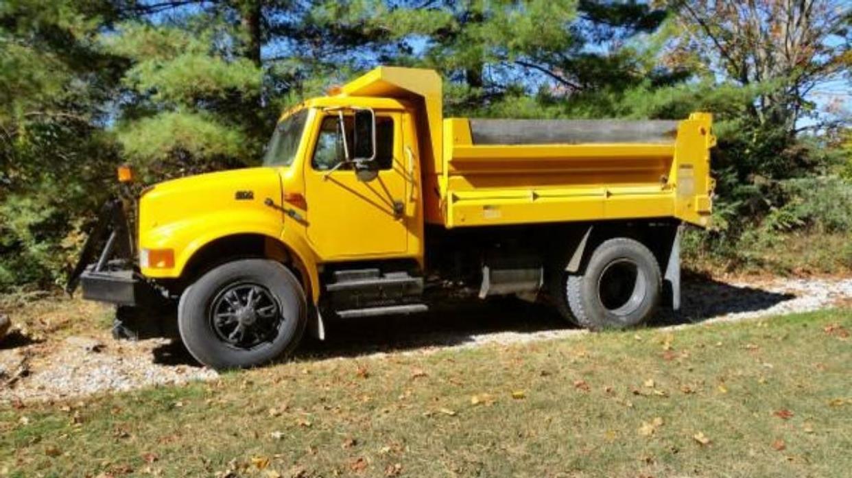 2001 International 4900  Plow Truck - Spreader Truck