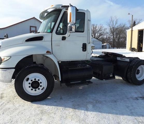2004 International 8500  Conventional - Day Cab