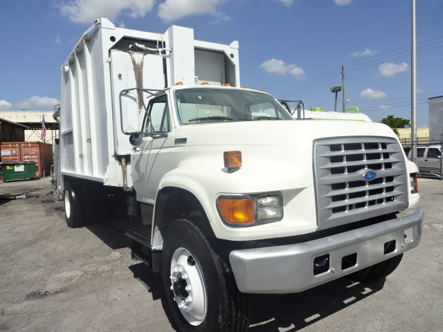 1997 Ford F800  Garbage Truck