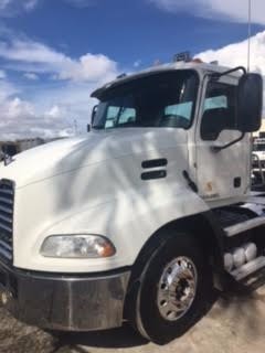 2011 Mack Vision  Conventional - Day Cab