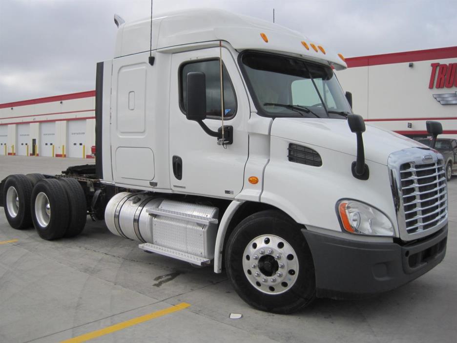 2012 Freightliner Cascadia  Conventional - Sleeper Truck