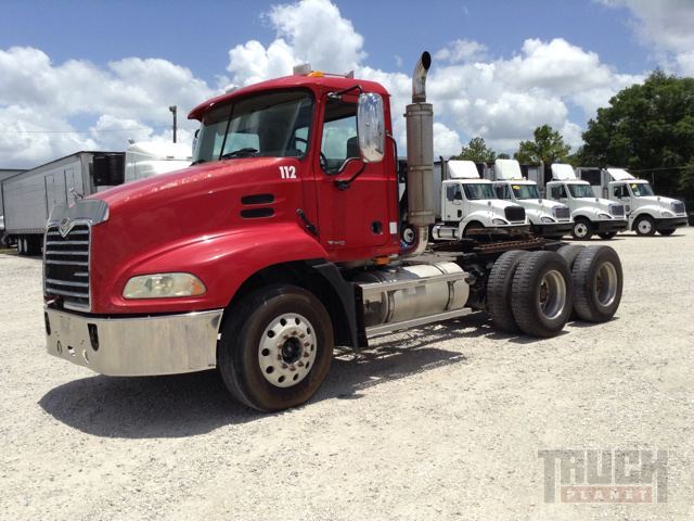 2005 Mack Cxn613  Conventional - Day Cab