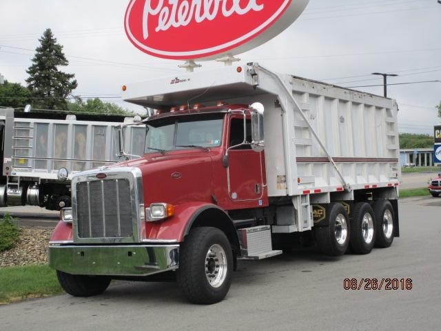 2011 Peterbilt 367  Dump Truck