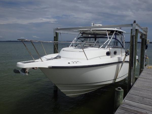 2010 Boston Whaler 305 Conquest