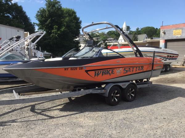 2010 Malibu Wakesetter VLX.