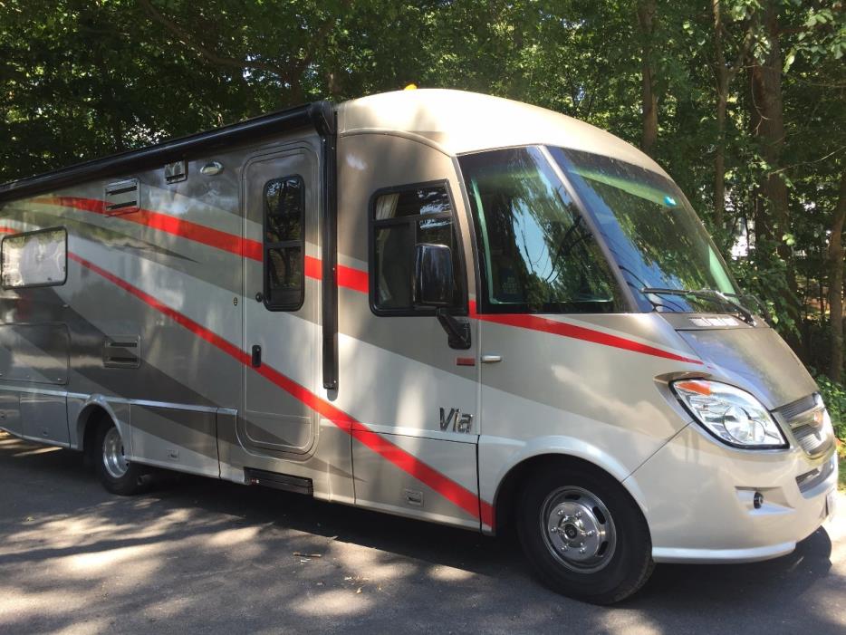 2010 Winnebago VIA 25T