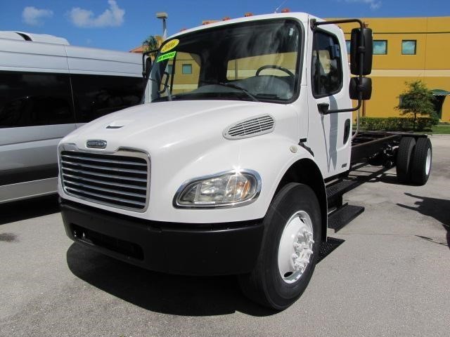 2006 Freightliner Business Class M2 106  Cab Chassis