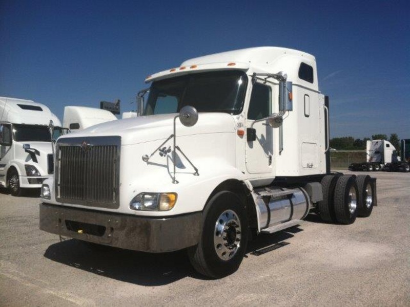 2005 International 9400i  Conventional - Sleeper Truck