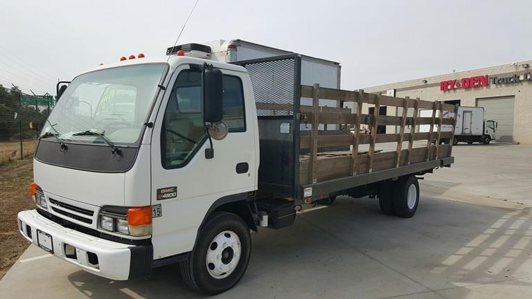 2005 Gmc W4500  Stake Bed