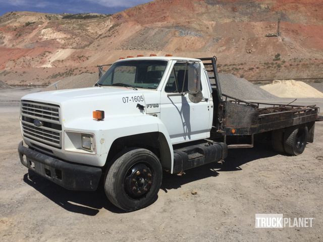 1994 Ford F700  Flatbed Truck