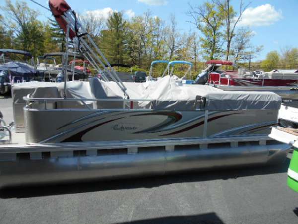 2016 APEX MARINE 818 CRUISE SUNDECK DELUXE