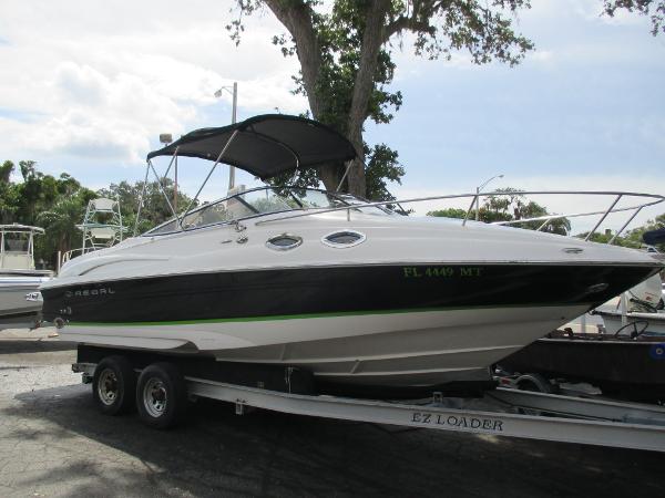 2005 Regal 2650 Cuddy