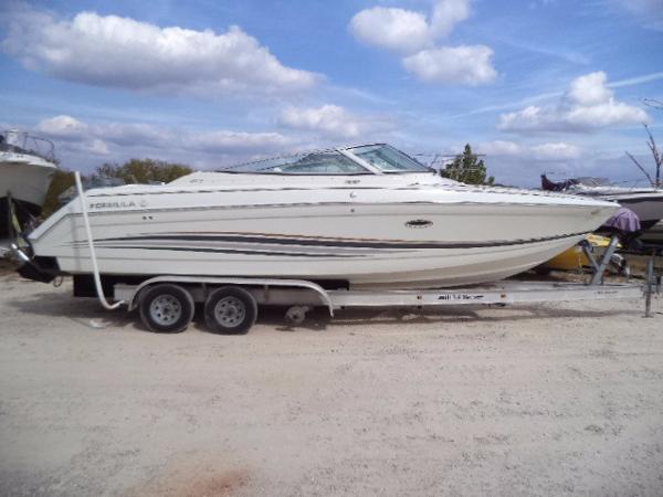 2001 Formula 280 Bow Rider