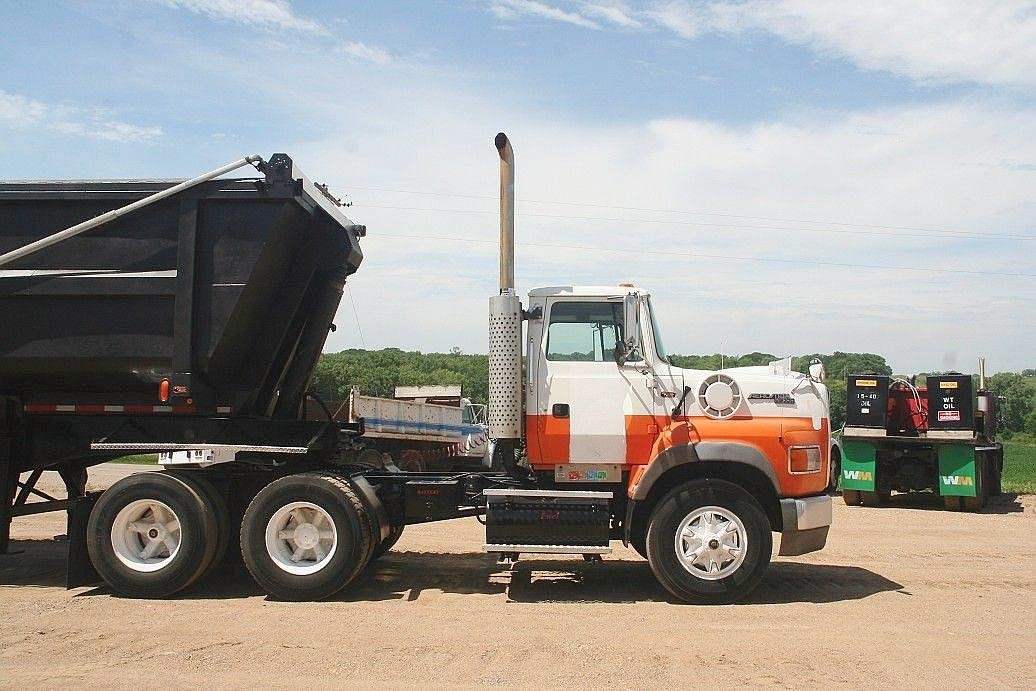 1996 Ford La9000  Conventional - Day Cab