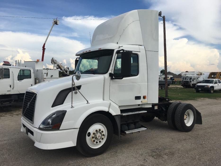2006 Volvo Vnl  Conventional - Day Cab