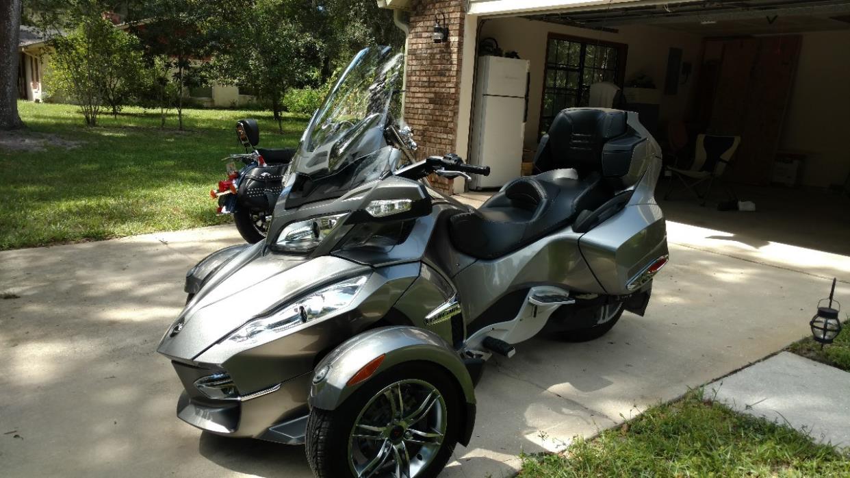 2017 Can-Am Spyder F3 Limited Pure Magnesium Metallic