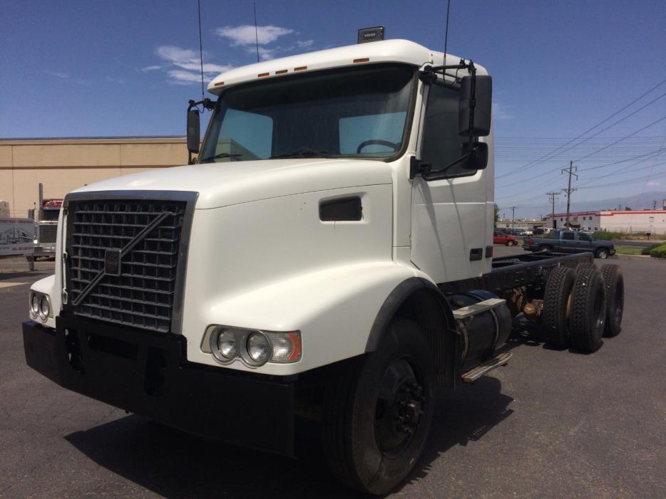2002 Volvo Vhd104f  Cab Chassis