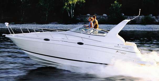 2000 Cruisers Yachts 2870 Express