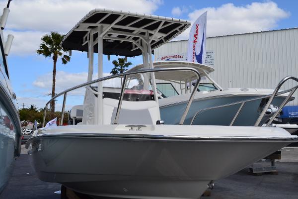 2016 Boston Whaler 210 Dauntless