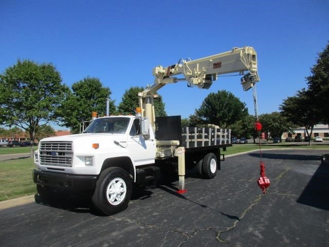 1990 Ford F800  Crane Truck