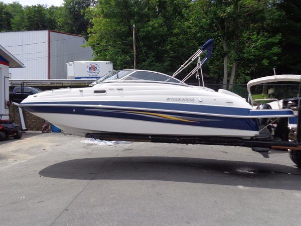 2008 Four Winns F224