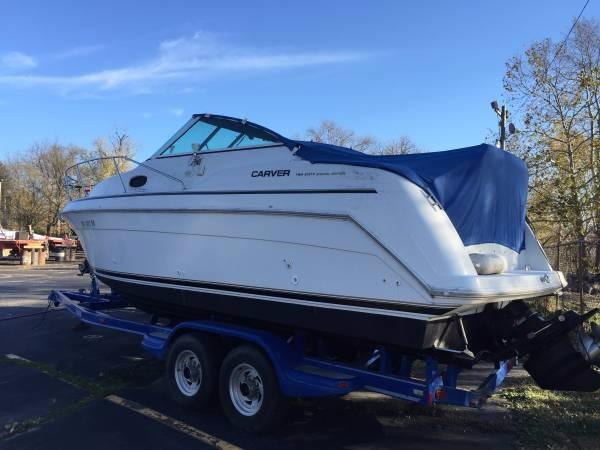 1997 Carver 260 Mid Cabin Express