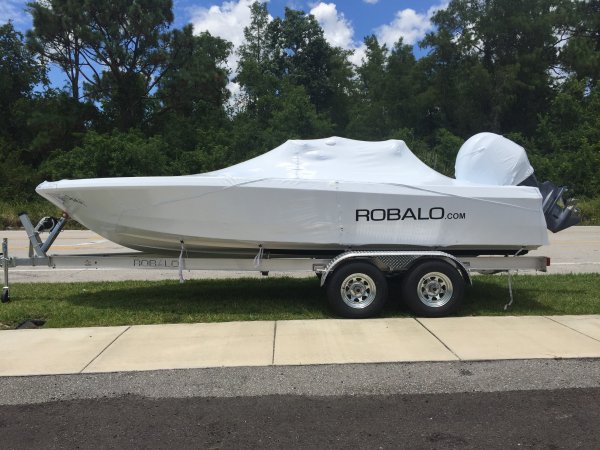 2017 Robalo 206 Cayman Bay Boat