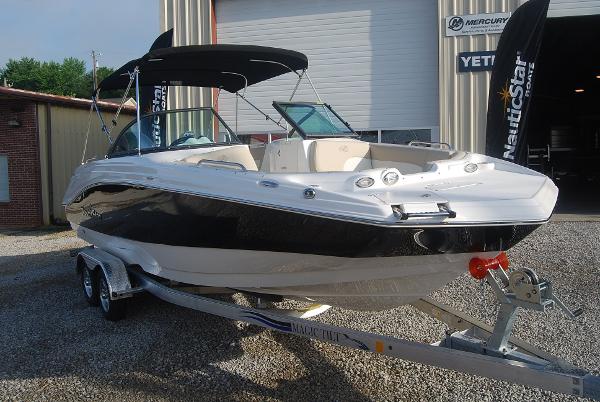 2016 NauticStar 223DC Sport Deck