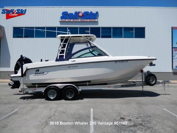 2015 Boston Whaler 230 Vantage