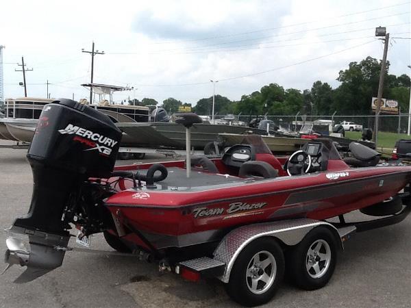 2004 BLAZER BOATS 202 Pro V