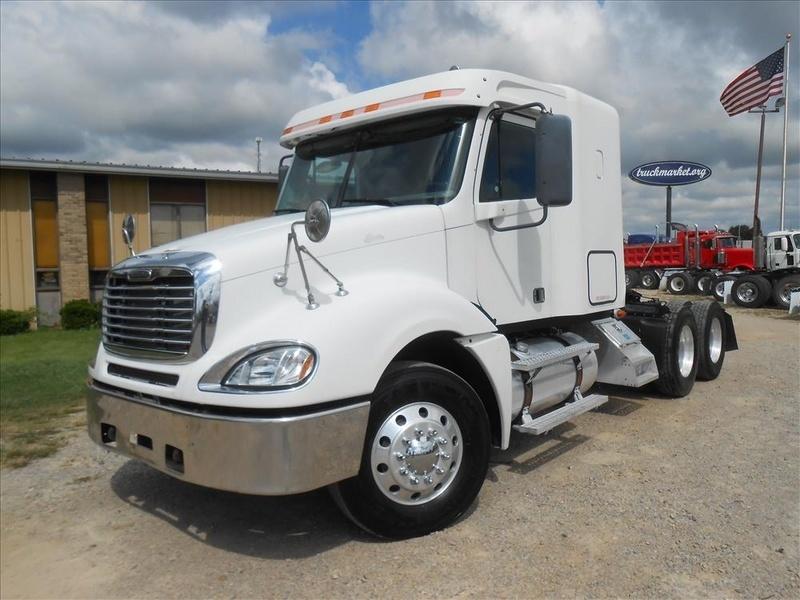 2007 Freightliner Columbia Pre Emissions  Conventional - Sleeper Truck