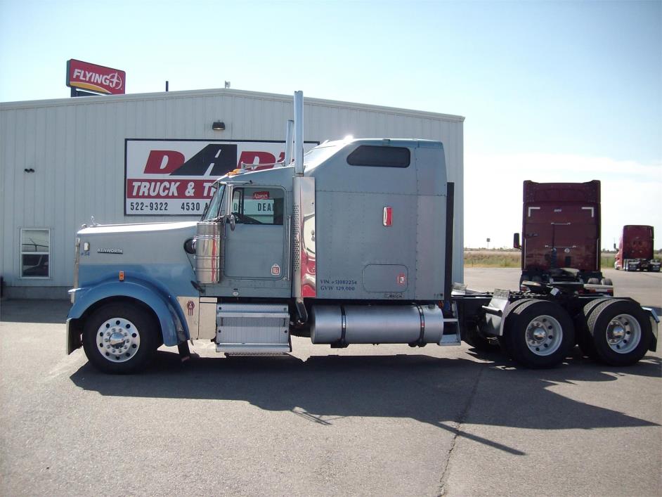 2005 Kenworth W900l  Conventional - Sleeper Truck