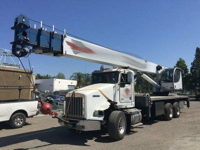 2012 Kenworth T800  Conventional - Day Cab