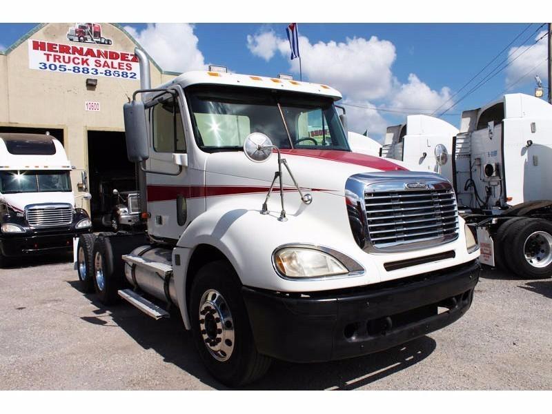 2004 Freightliner Columbia  Cab Chassis