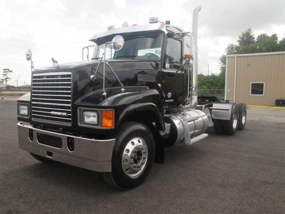 2012 Mack Ch613  Conventional - Day Cab