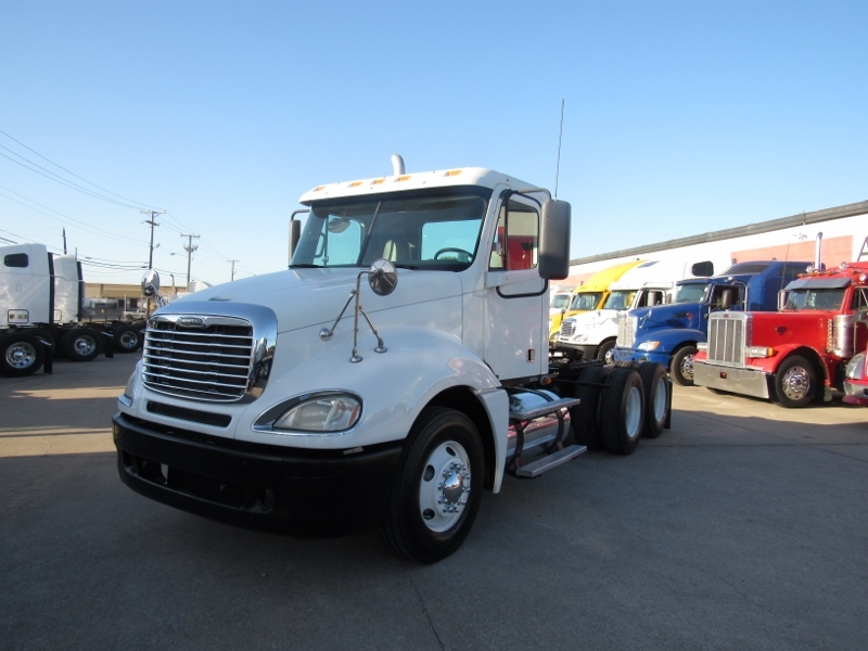 2007 Freightliner Cascadia Evolution  Conventional - Day Cab