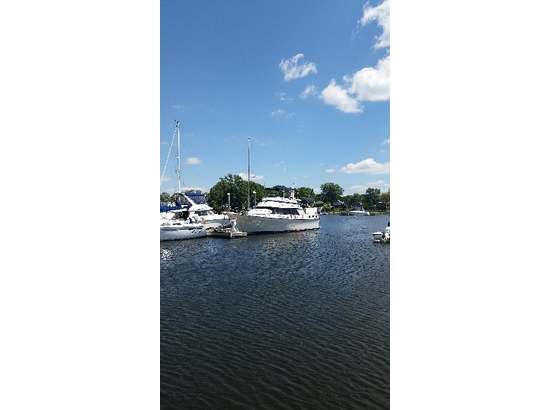 1985 Mainship aft cabin sun deck