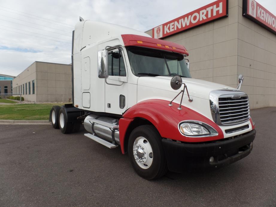 2007 Freightliner Fcl12064st  Conventional - Sleeper Truck