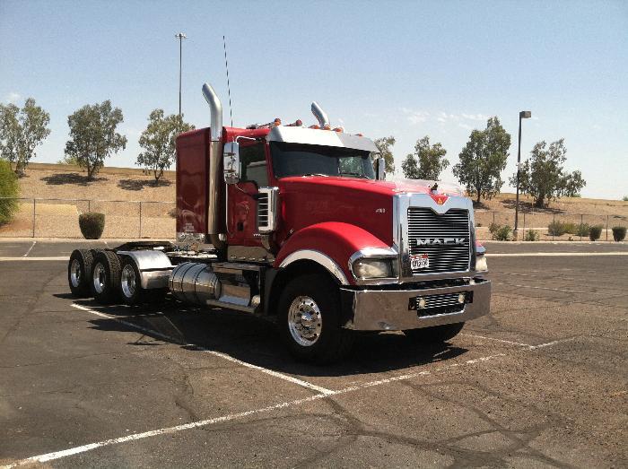 2010 Mack Td713  Conventional - Day Cab