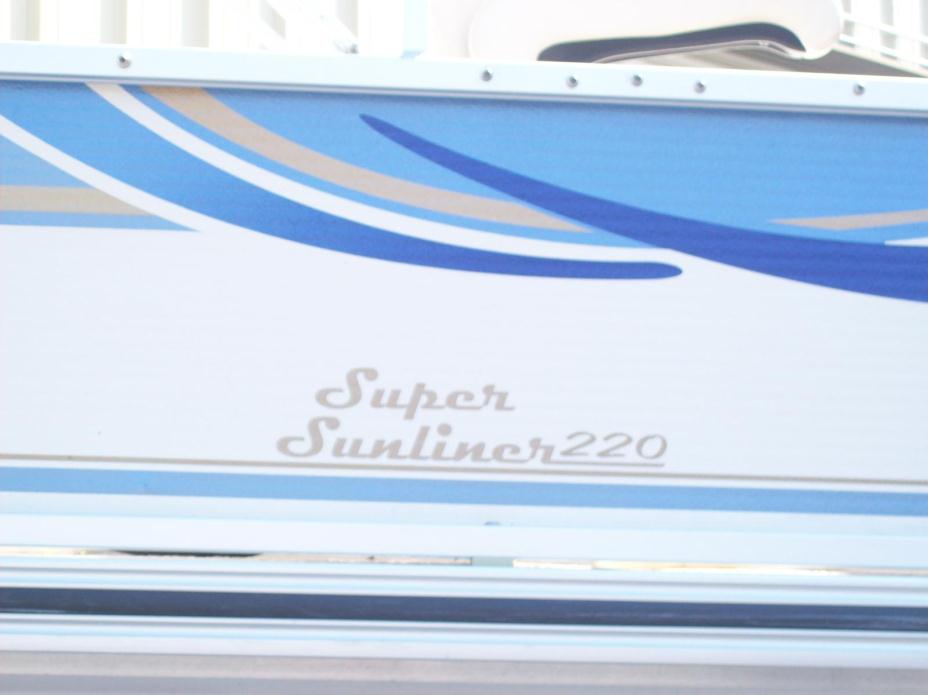 2005 Harris FloteBote Super Sunliner 220