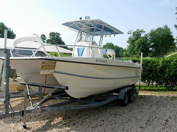 2006 Twin Vee 22 Center Console