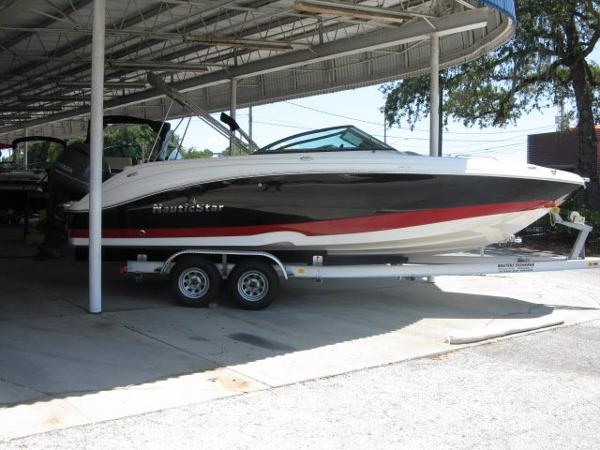 2017 NAUTIC STAR 243 DC Deck Boat