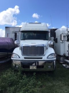 2005 Freightliner Columbia Cl12064st  Conventional - Sleeper Truck