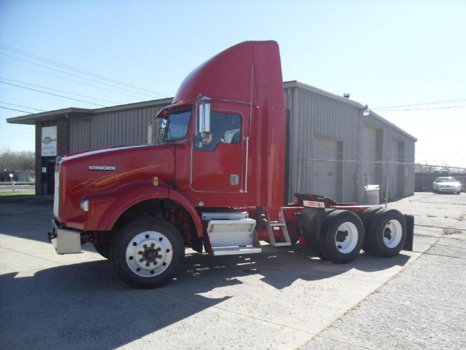 1999 Kenworth T800  Conventional - Day Cab