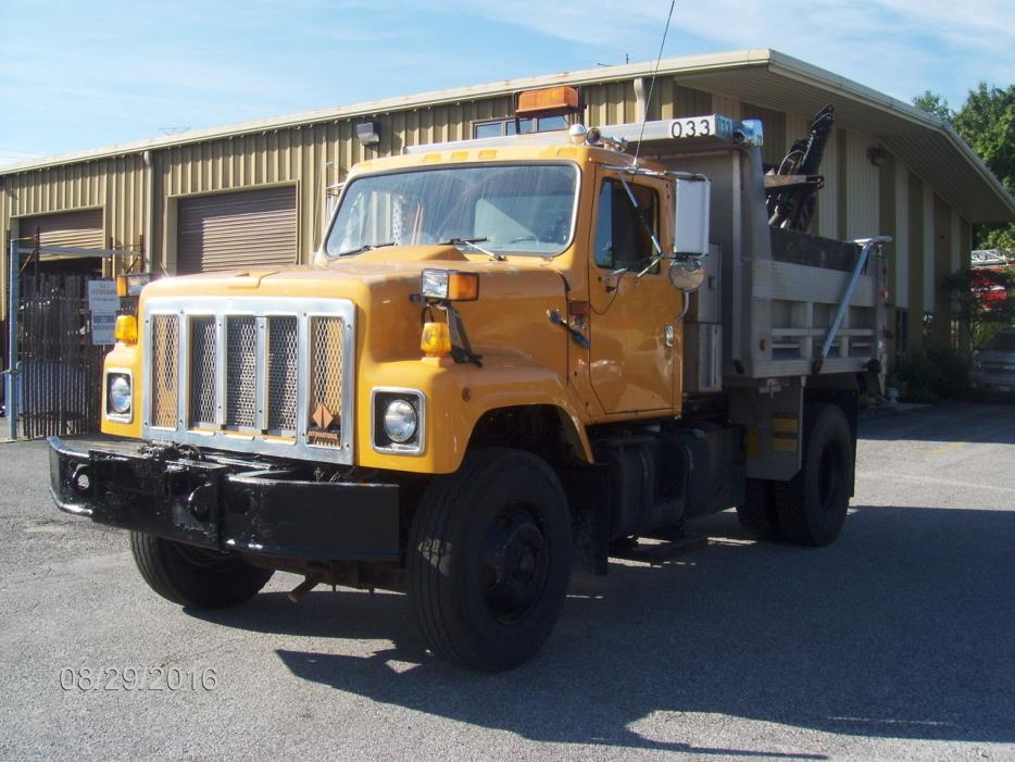 2000 International 2575  Dump Truck