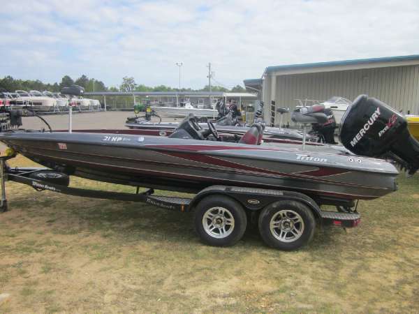 2012 TRITON BOATS 21HP