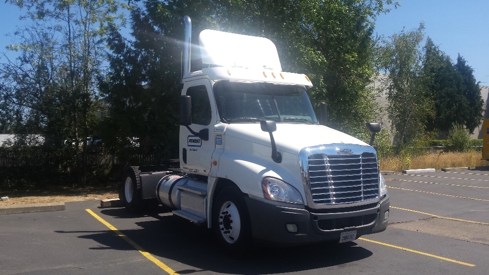 2012 Freightliner Cascadia  Conventional - Day Cab