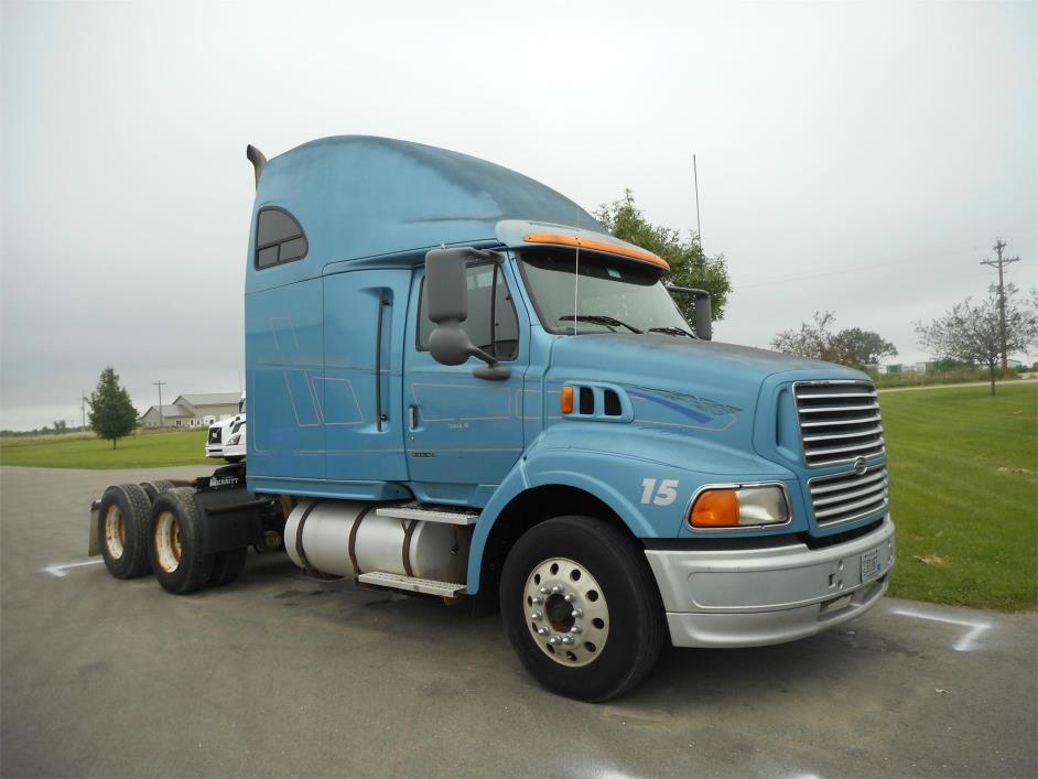 1999 Sterling A9513  Conventional - Sleeper Truck