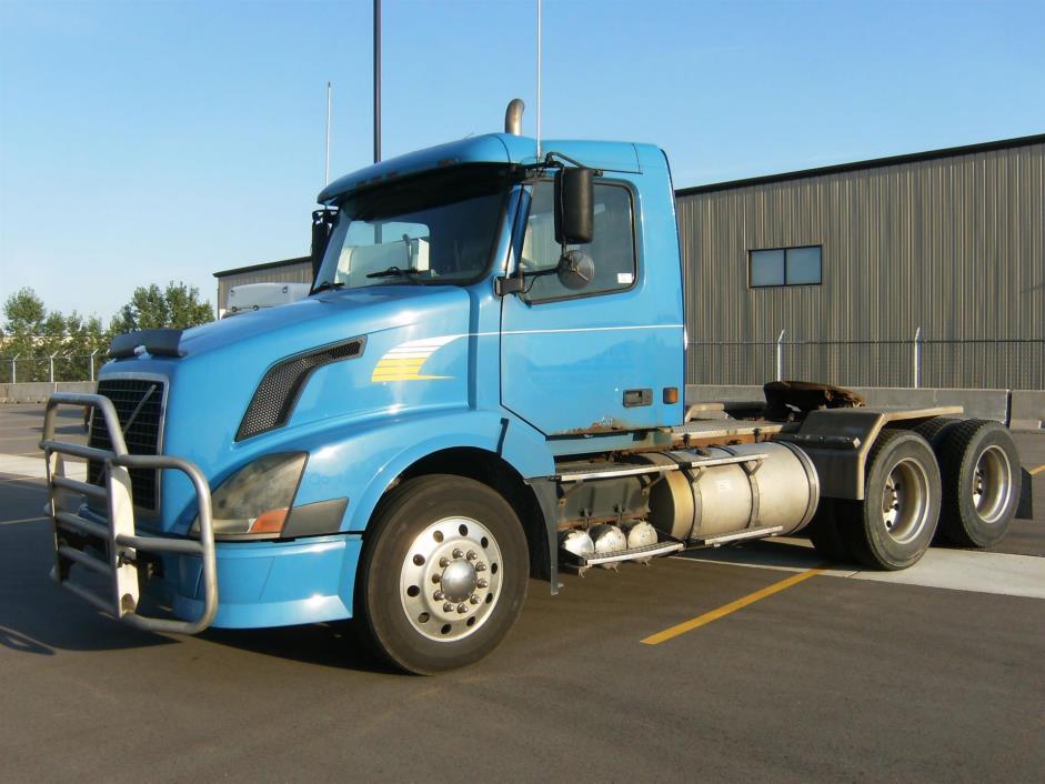 2005 Volvo Vnl300  Conventional - Sleeper Truck