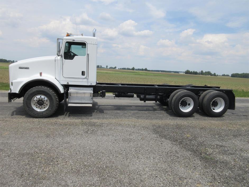 2004 Kenworth T800  Cab Chassis